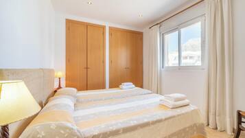 2 slaapkamers, een strijkplank/strijkijzer, gratis wifi, beddengoed