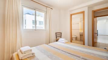 2 quartos, ferros/tábuas de passar roupa, Wi-Fi de cortesia