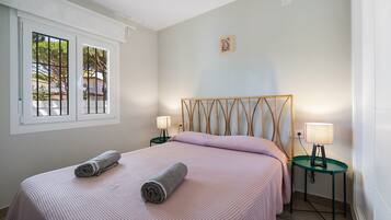 2 bedrooms, iron/ironing board, free WiFi, bed sheets