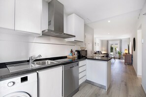 Refrigerador, microondas, parrilla de estufa y lavavajillas 