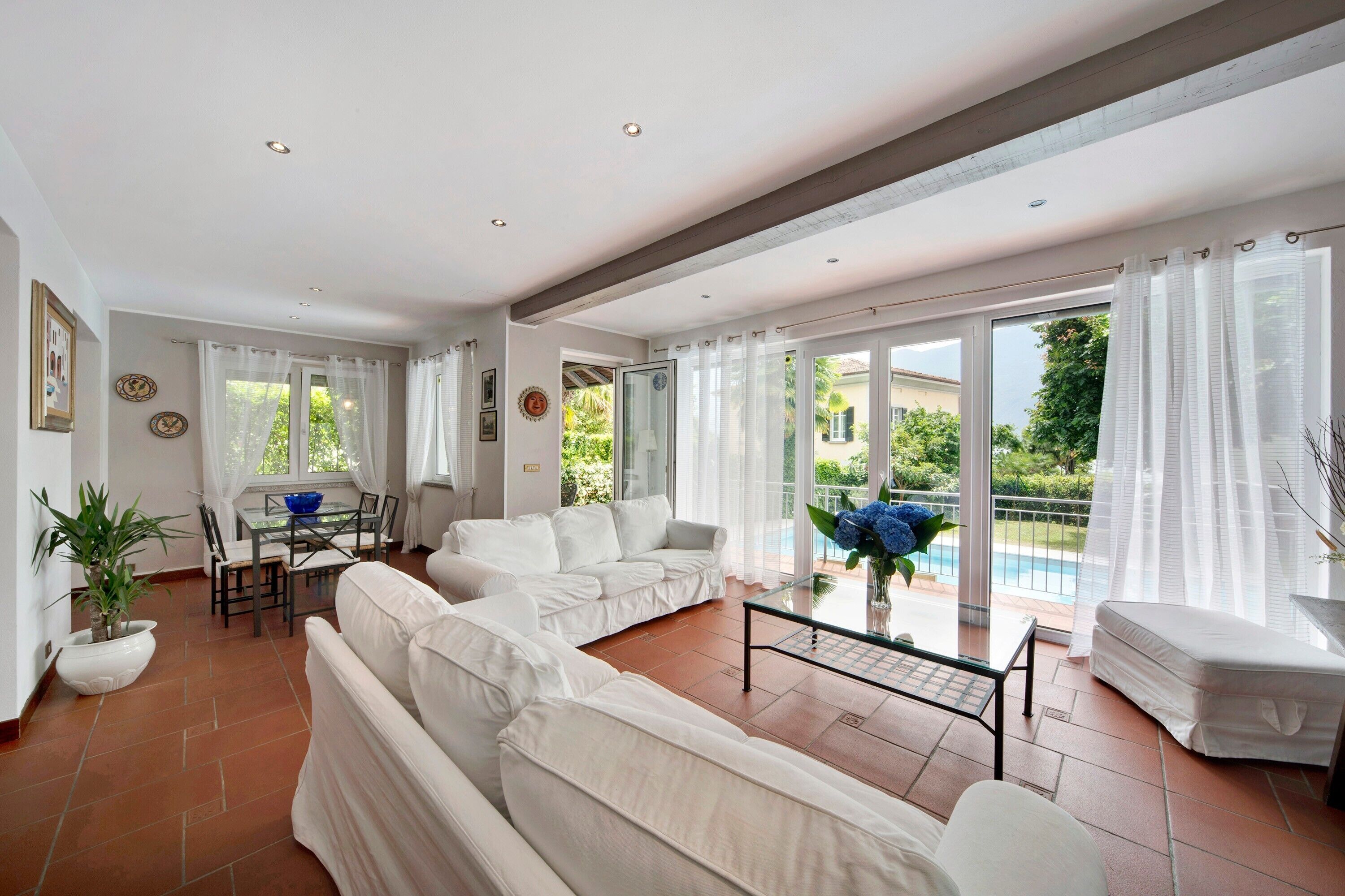 Fernseher, Stereoanlage