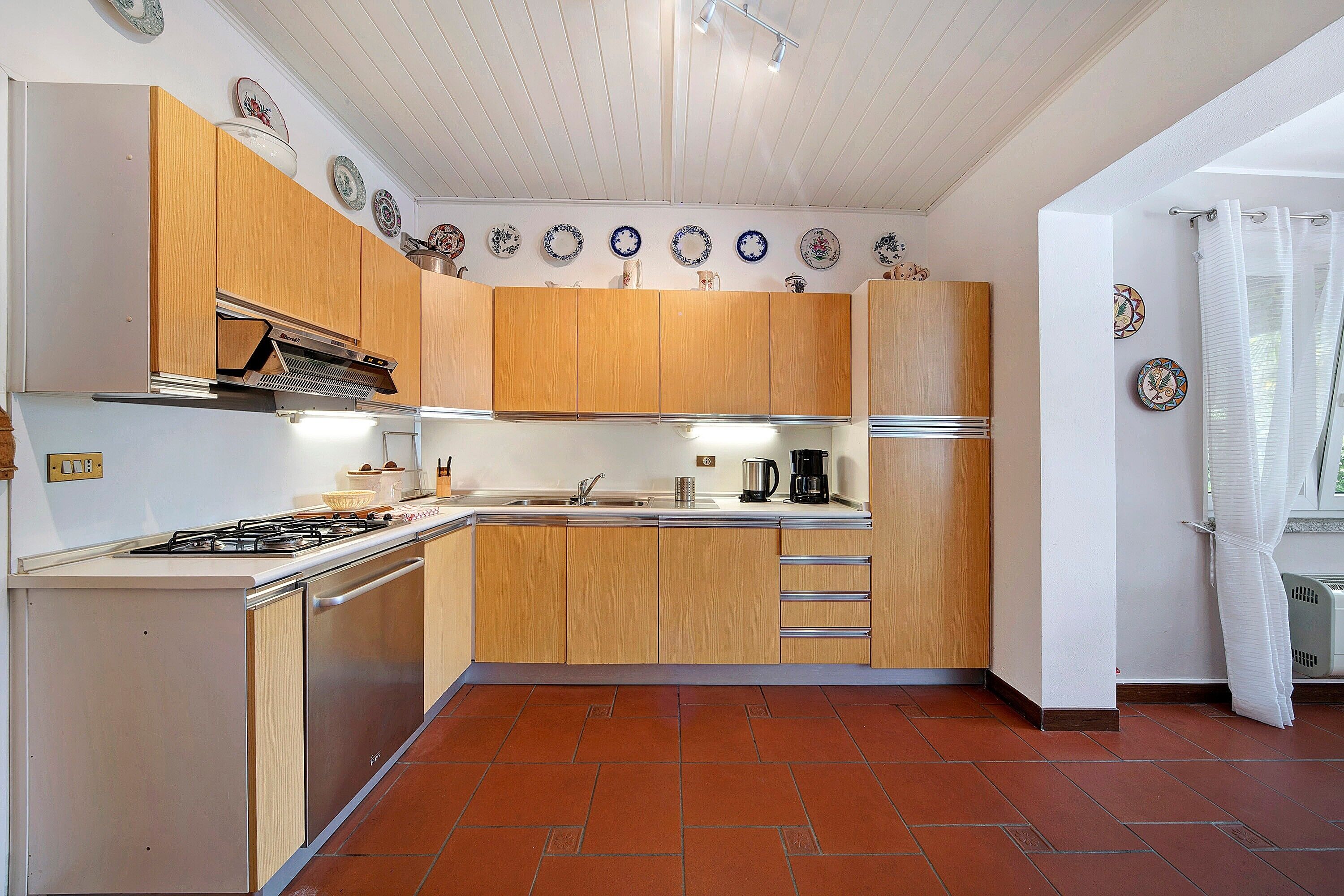 冰箱、微波炉、烤箱、炉灶