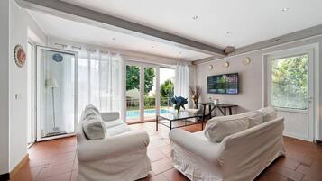 Fernseher, Stereoanlage