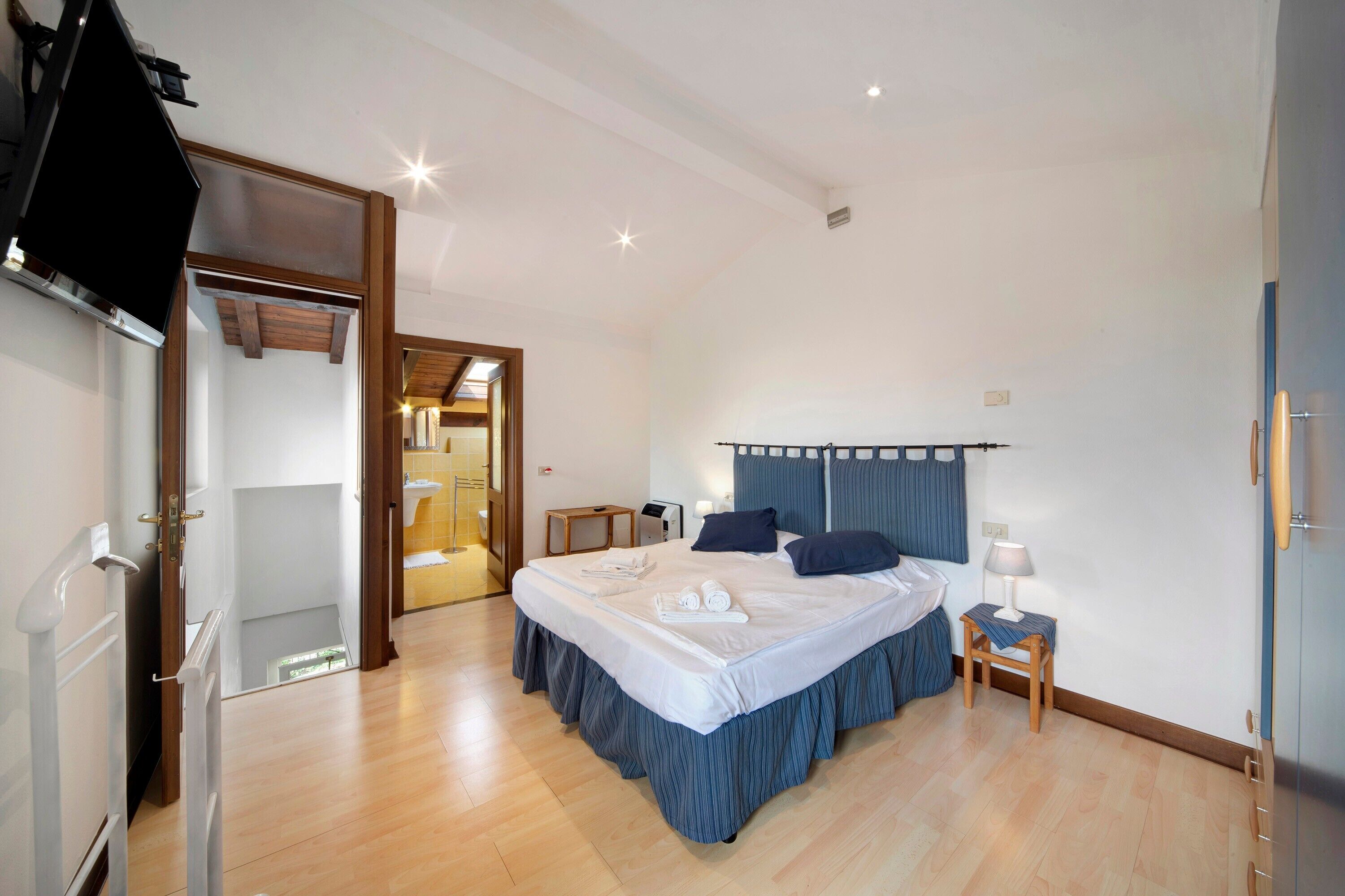 3 camere, ferro/asse da stiro, Wi-Fi gratuito, lenzuola