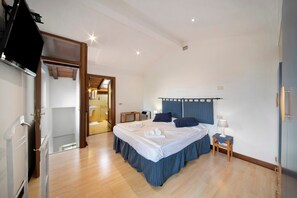 3 chambres, fer et planche à repasser, Wi-Fi gratuit, draps fournis