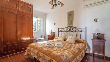 2 chambres, fer et planche à repasser, Wi-Fi gratuit, draps fournis