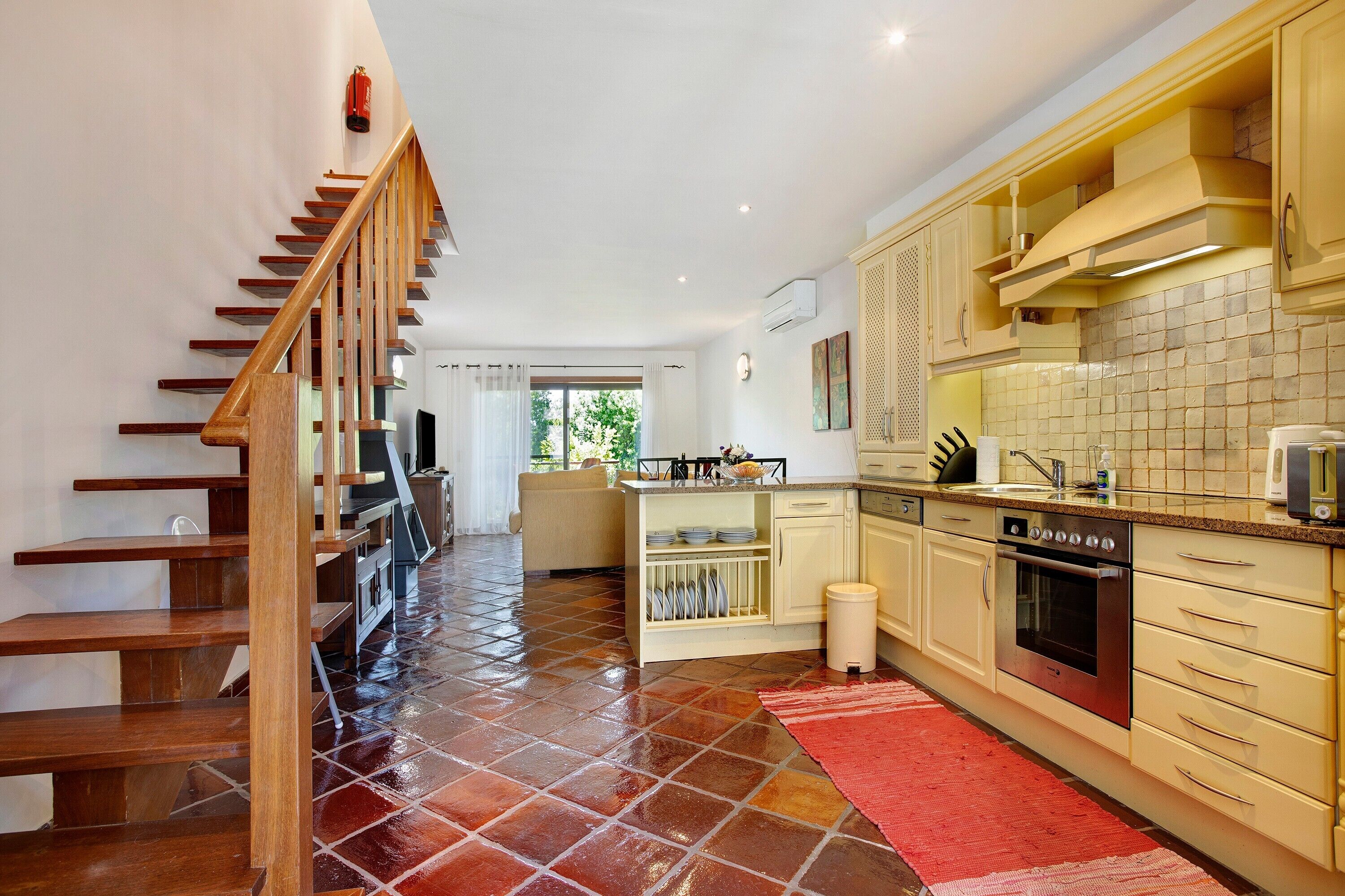 雪櫃、微波爐、焗爐、爐具