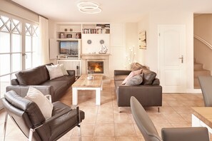 TV, fireplace - Haus Parkstrasse, Deutschland (Wyk auf Föhr)