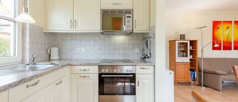 Réfrigérateur, micro-ondes, four, lave-vaisselle