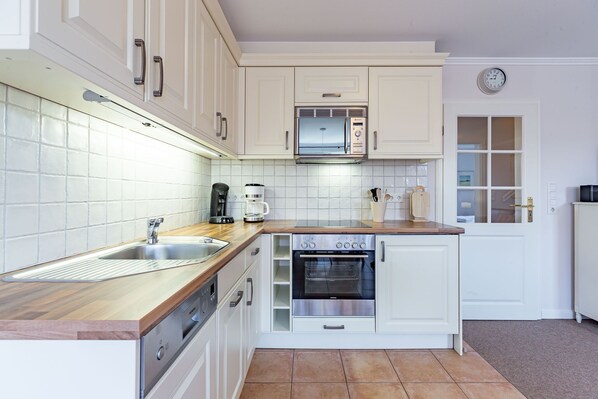 Køleskab, mikrobølgeovn, ovn, opvaskemaskine