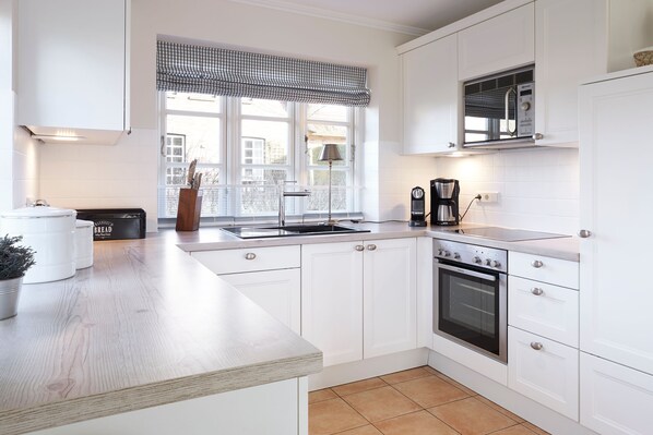 Køleskab, mikrobølgeovn, ovn, opvaskemaskine