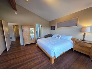 4 bedrooms, desk, iron/ironing board, travel cot