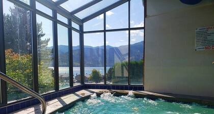 Sunrise Chalet at Wapato Point, Sleeps 12, Half Block to Sandy Beach Waterfront