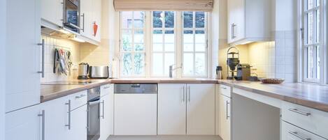 Fridge, microwave, oven, dishwasher