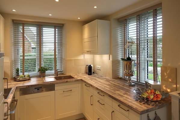 Køleskab, mikrobølgeovn, ovn, opvaskemaskine