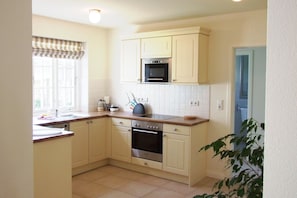 Køleskab, mikrobølgeovn, ovn, opvaskemaskine