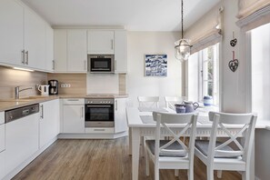 ثلاجة، ميكروويف، فرن، غسالة أطباق