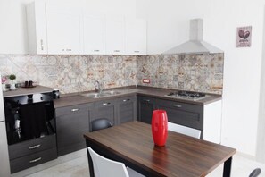 Fridge, oven, dishwasher, cookware/dishes/utensils - Alice Apartment | 20 meters from the beach (Porto Cesareo)