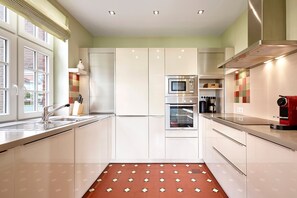 Køleskab, mikrobølgeovn, ovn, opvaskemaskine