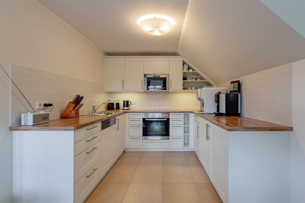 Køleskab, mikrobølgeovn, ovn, opvaskemaskine