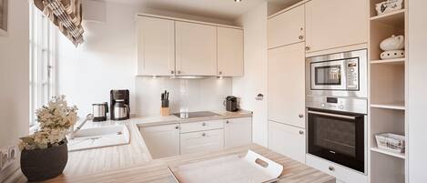 Køleskab, mikrobølgeovn, ovn, opvaskemaskine