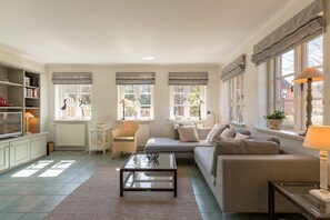 TV, fireplace, DVD player, stereo - Annes Strandhaus, Deutschland (Wyk auf Föhr)