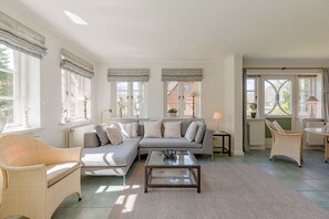 TV, fireplace, DVD player, stereo - Annes Strandhaus, Deutschland (Wyk auf Föhr)