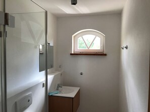 Bathtub, hair dryer, towels