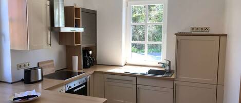 Kühlschrank, Ofen, Herdplatte, Geschirrspüler