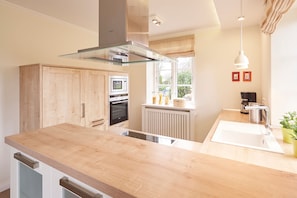 Køleskab, mikrobølgeovn, ovn, opvaskemaskine