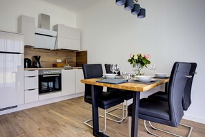 Kühlschrank, Ofen, Herdplatte, Geschirrspüler