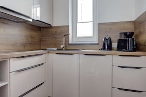 Kühlschrank, Ofen, Herdplatte, Geschirrspüler