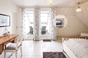 2 Schlafzimmer, Zimmersafe, Schreibtisch, WLAN
