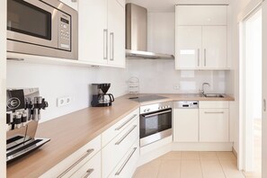 Køleskab, mikrobølgeovn, ovn, opvaskemaskine