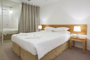 3 عدّة غرف نوم ومكواة/لوح كي وسرير سفر وواي فاي