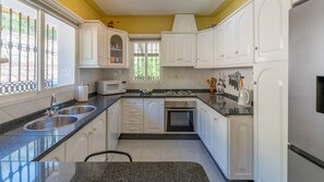 Frigorifero, microonde, forno, lavastoviglie