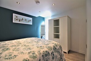 2 chambres, fer et planche à repasser, Wi-Fi, draps fournis