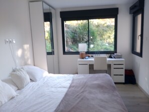 1 chambre, fer et planche à repasser, Wi-Fi gratuit