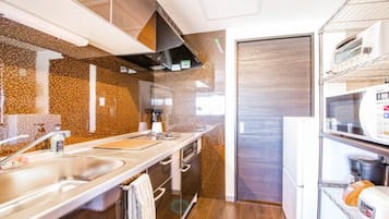 Apartamento, no fumadores | Cocina básica privada | Frigorífico, microondas, placa de cocina y cafetera o tetera
