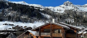 Dream Location: Cozy 2-Room Apt, 1st Floor, Ski-in/Ski-out, Terrace, Sleeps 4