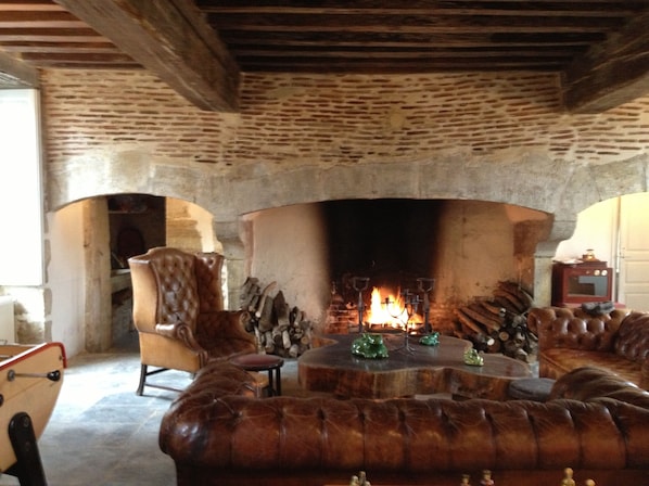 Interior - Domaine du Château de Chatillon en Bazois Monument Historique (Châtillon-en-Bazois)