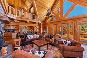 Télévision, cheminée, baby-foot