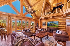 TV, caminetto, tavolo da calcetto