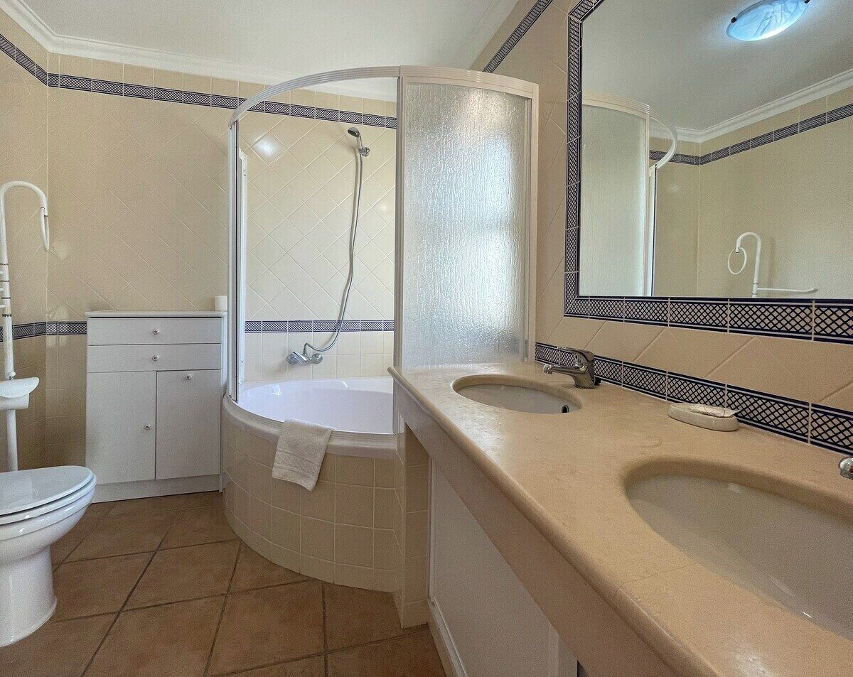 Bathtub, hair dryer, towels