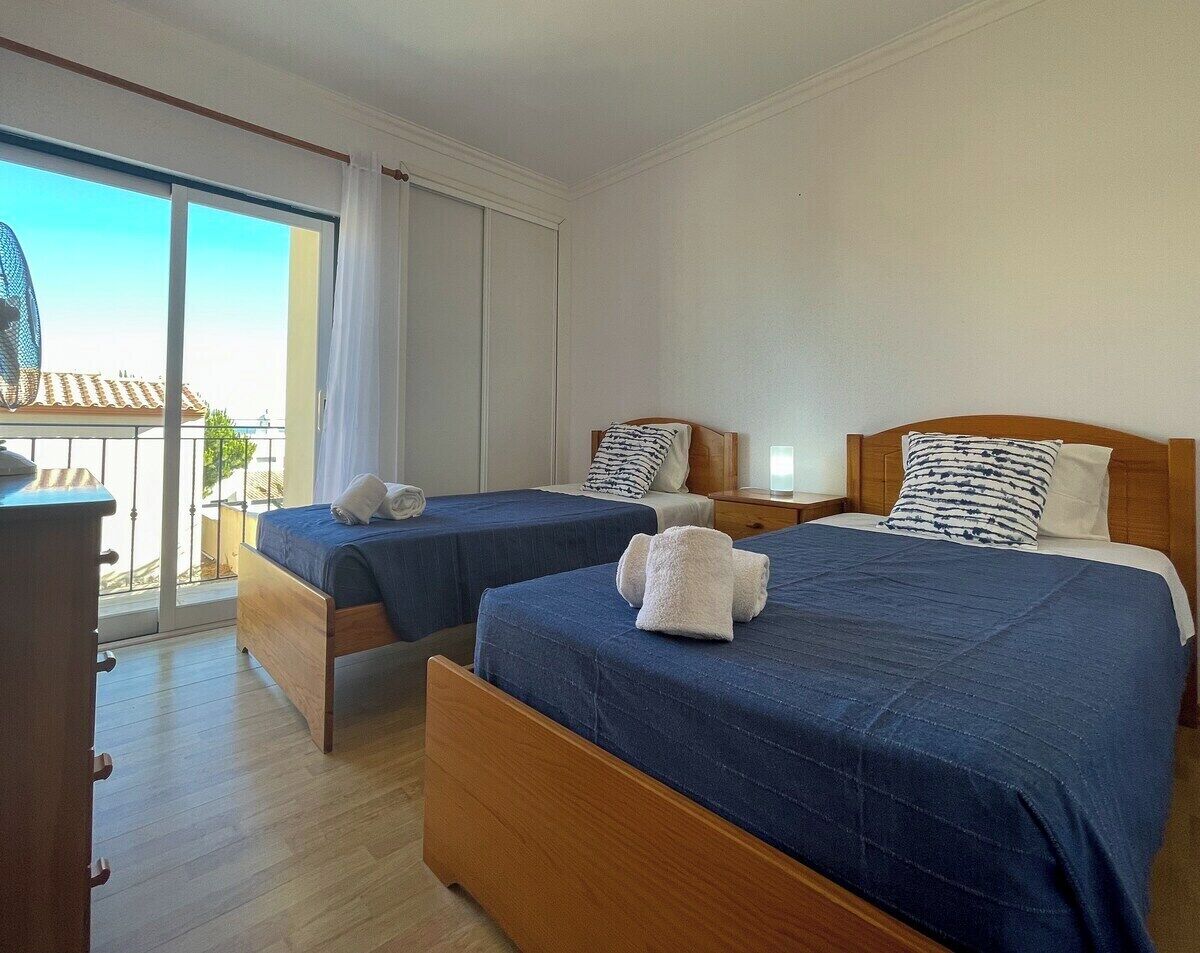 3 chambres, fer et planche à repasser, Wi-Fi gratuit, draps fournis
