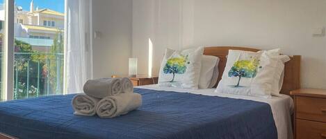 2 chambres, fer et planche à repasser, Wi-Fi gratuit, draps fournis