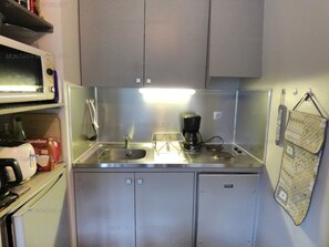 Fridge, microwave, dishwasher, coffee/tea maker
