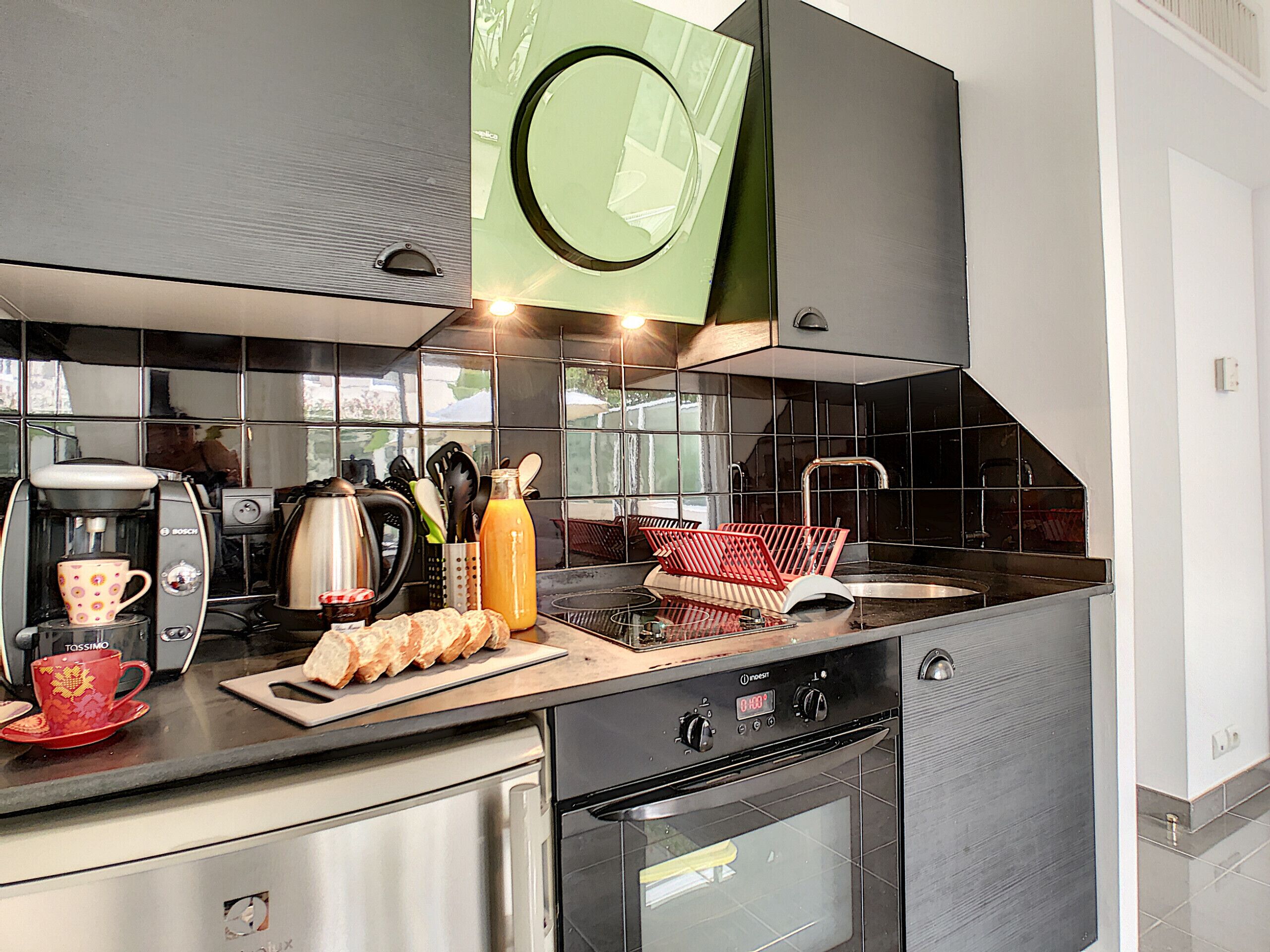 Fridge, microwave, oven, coffee/tea maker