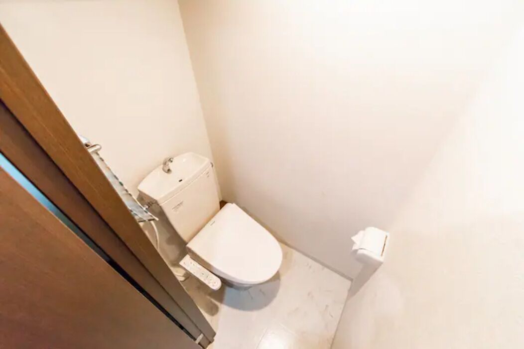 Apartment, Non Smoking | Bathroom | Separate bathtub and shower, free toiletries, hair dryer, slippers