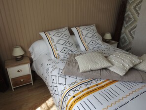 2 bedrooms, WiFi, bed sheets
